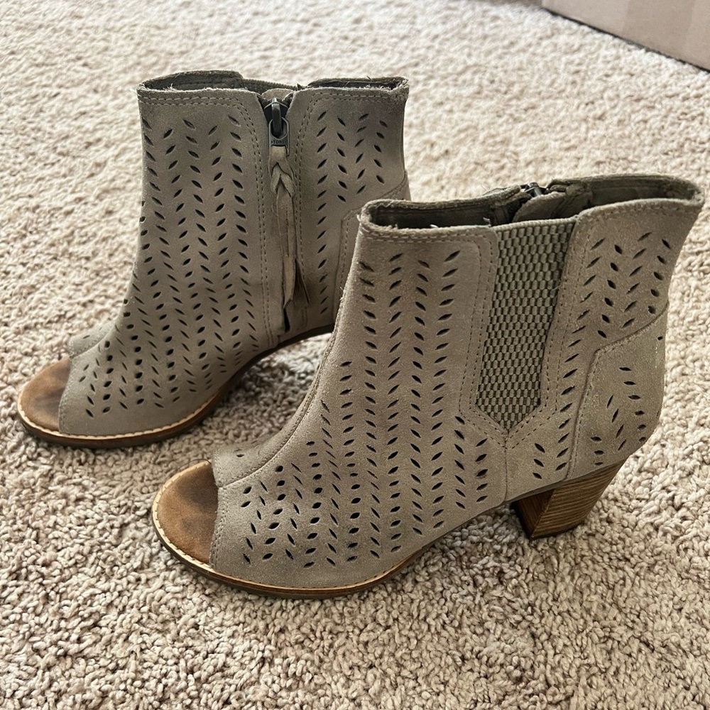 Suede Tom’s Heels